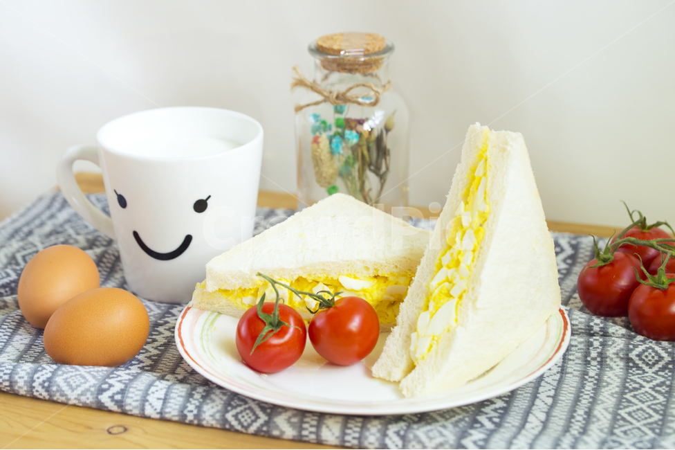 샌드위치,애그샌드위치,egg,sandwich,eggsandwich,계란,달걀,아침,breakfast,토마토,tomato,음식,식재료,요리,food,cook,meal,dishes,food reserves,빵,bread,아침식사,조식,브런치,breakfast,brunch