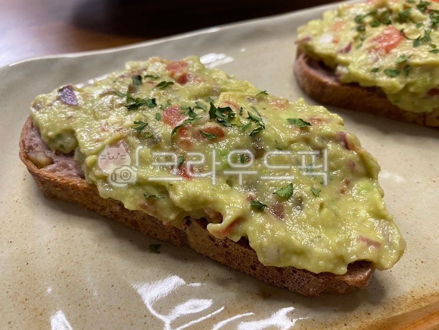 avocado,open sandwich,Avocado Sandwich,bread,lunch,guacamole,snack,whole wheat bread,sandwich,guacamolesandwich,food,brunch