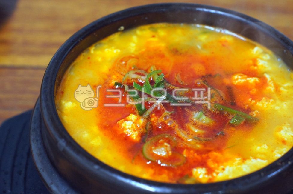 ,soup,koreancuisine,Tofu Stew,softtofustew,spicystew,sundubujjigae
