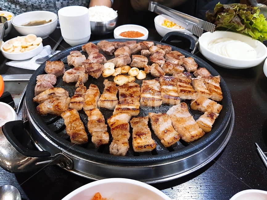 고기,삼겹살,목살,돼지고기,마늘,음식,식재료,요리,food,cook,meal,dishes,food reserves,육류,고기,meat