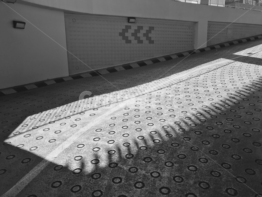 흑백,빛,그림자,이태원,주차장,흑백,모노톤,monochrome,black and white,교통,교통수단,traffic,transportation