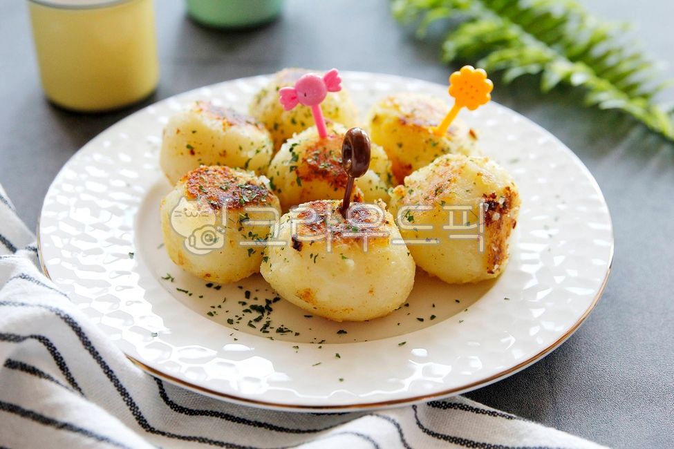 알감자,알감자버터구이,감자구이,감자요리,food,음식,plate,그릇,음식,식재료,요리,food,cook,meal,dishes,food reserves