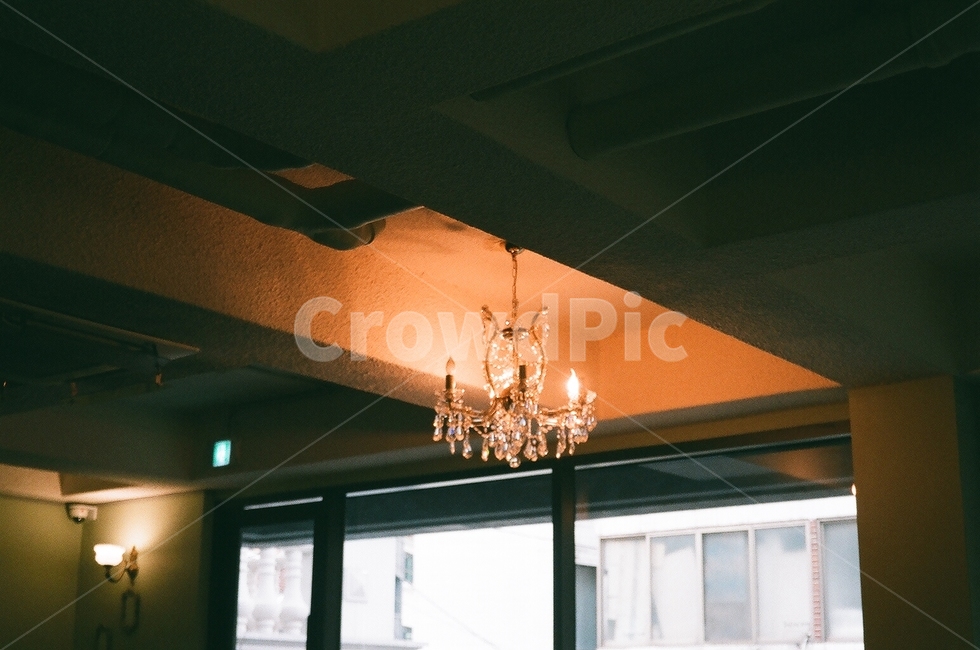 카페,샹들리에,창문,조명,주황색,인테리어,실내디자인,interior design
