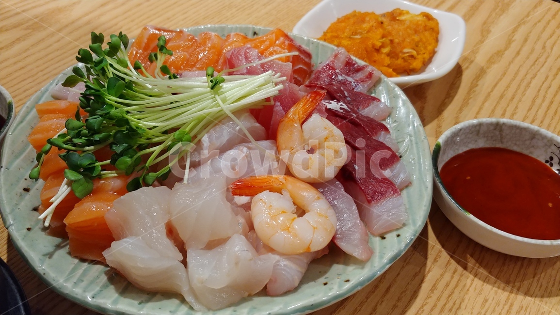 연어회,회,새우,생새우,횟집,모듬회,광어회,음식,해산물,접시,초고추장,소스