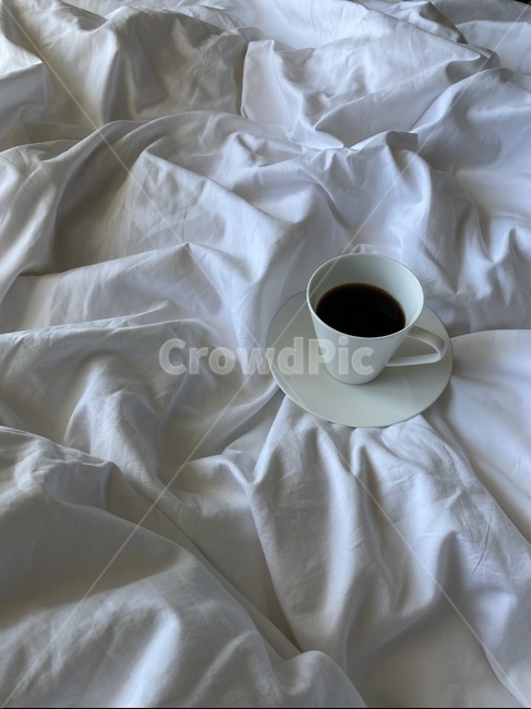 pottery,도기류,saucer,받침접시,커피컵,coffeecup,컵,cup,모닝커피,커피,아침,여유,휴식,휴식공간,coffee,blackcoffee,커피,카페,coffee,cafe