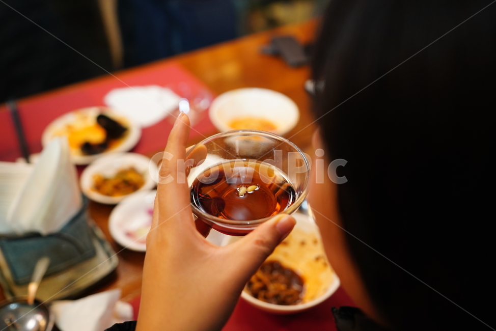 잔,유리,컵,건배,마실거리,축배,글라스,glass,감성,cup,느낌,사람,인물,인간,human,person,신체일부,몸,body,음료수,drink,beverage