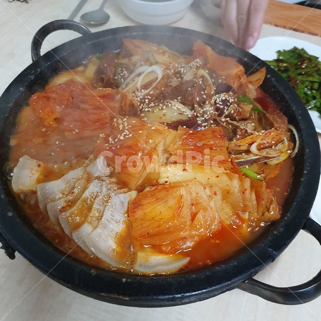 음식,갈비,김치,수육,김치찜,갈비찜,돼지고기,푸드,점심,food