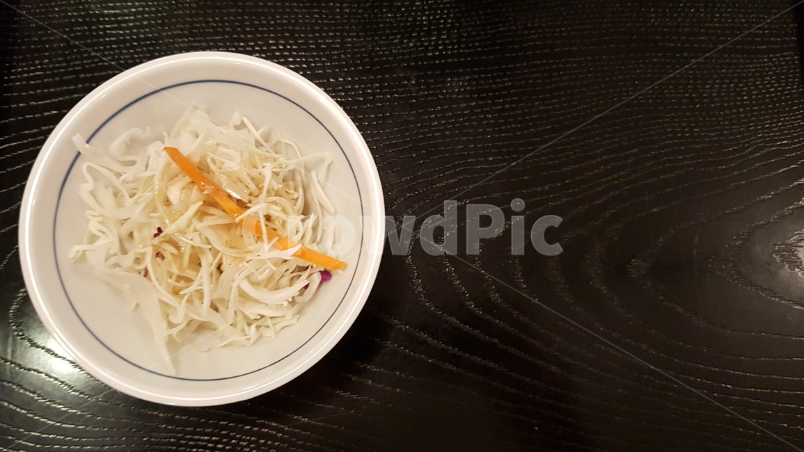 샐러드,그릇,식탁,나물결,양배추,흰그릇,식기,여백,음식,식재료,요리,food,cook,meal,dishes,food reserves