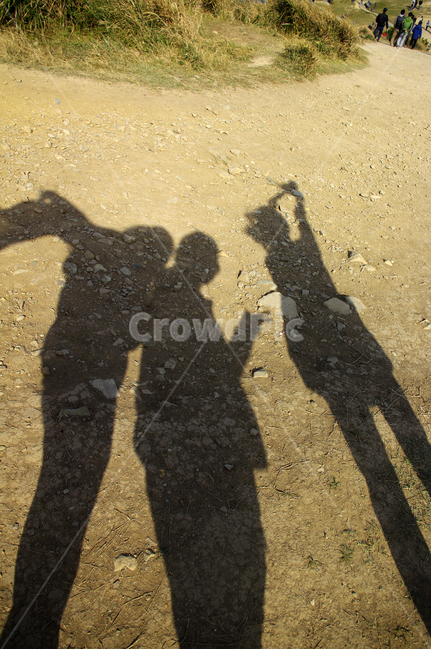 그림자,사람,땅,흙,shadow,사람,인물,인간,human,person,인물실루엣,사람실루엣,character silhouette,human silhouette,친구,우정,friendship,companion,ground,바닥,outdoors,옥외,sand,모래,nature,자연
