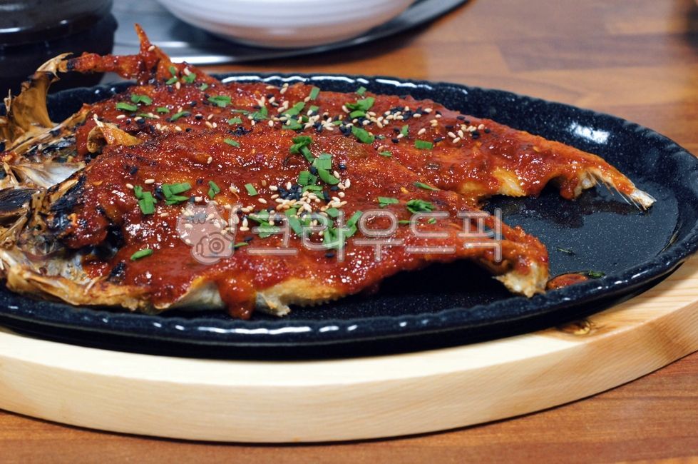 ,plating,Braised nose bridge,Grilled Kodari,glazeddishes,Grilled Fish,food,fish dishes,Kodari cuisine,braisedsemidriedpollock,Steamed nose bridge,Plating,kfood,cooking,foodpresentation,kodalijolim