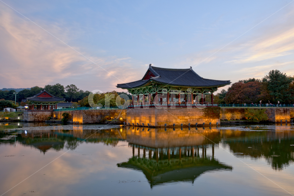 동궁,월지,신라,기와,별궁,풍경,다채로운색,정원,일몰,문화,경주,전통,고요,야외,물,한국,밤,아시아,옛날,자연,반사,유명,하늘,궁전,건축,랜드마크,아름다운건물,연못,야경,밤,풍경,nightscape,night,landscape,랜드마크,landmark,tourist attraction,한국랜드마크,한국관광지,한국명소,korea landmark,korea tourist attraction
