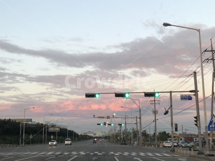 도로,신호등,차량,저녁노을,교차로,교통,교통수단,traffic,transportation