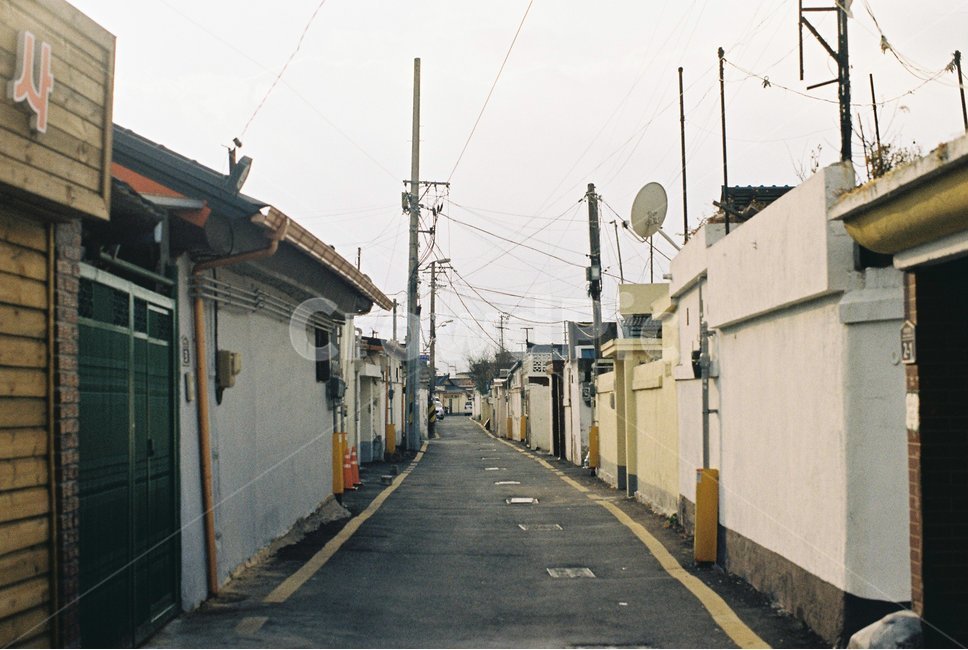 경주,골목길,필름사진,골목,주택,도시,풍경,city,landscape,한국도시풍경,한국도시경관,korea cityscape,골목길,alley,감성,sensible,feeling,빈티지사진,빈티지느낌,빈티지감성,vintage,road,도로,street,거리,building,건물,시티,town,urban,어반
