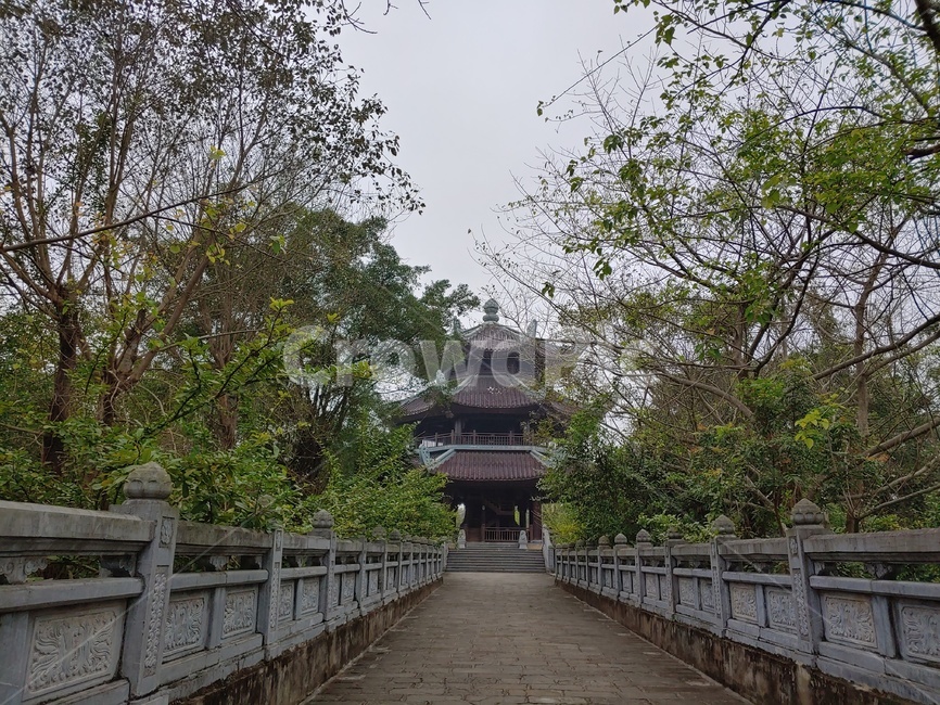 buddhist pilgrim,Ninh Binh,Barau Hill,Bai Dinh Temple,Hoang Long River,temple,Hanoi,large temple,buddhism,Buddhist complex,employee