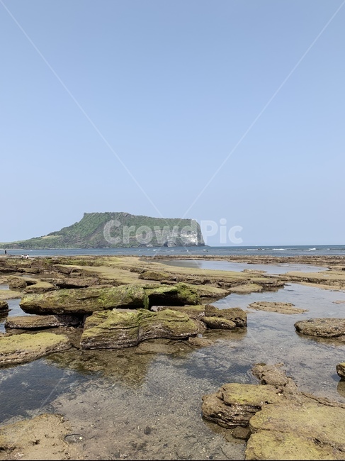 제주도,성산일출봉,광치기해변,제주도바다,자연,바다,제주도자연,해변,자연,풍경,nature,landscape,한국자연풍경,한국자연경관,korea nature landscape,제주도,jeju,jeju island,outdoors,옥외,land,땅,water,물,shoreline,해안선,ocean,대양,sea,promontory,곶