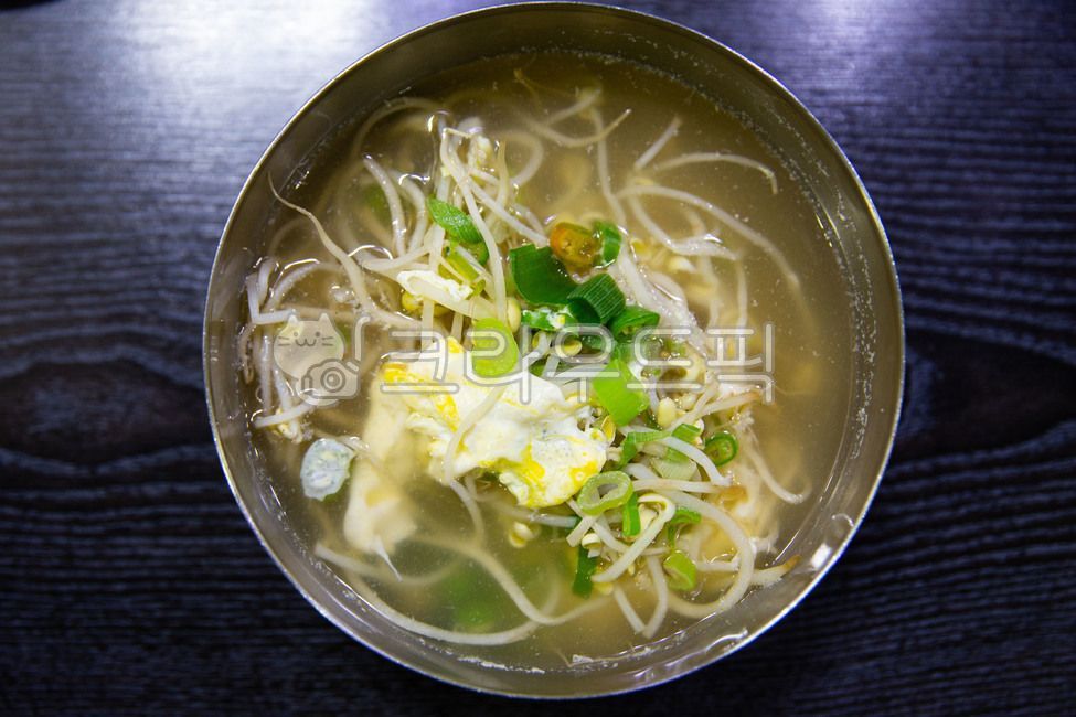 콩나물,콩나물국밥,뚝배기,달걀,파,국물,한국전통음식,맑은음식,beansprouts,beansproutssoup,earthenpot,egg,greenonion,soup,koreantraditionalfood,clearfood