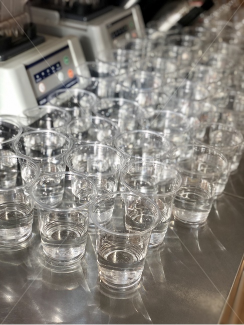 glass,유리,물,카페,소분,직장,water,cafe,작업,job,work,사물,물건,오브젝트,thing,object,matter