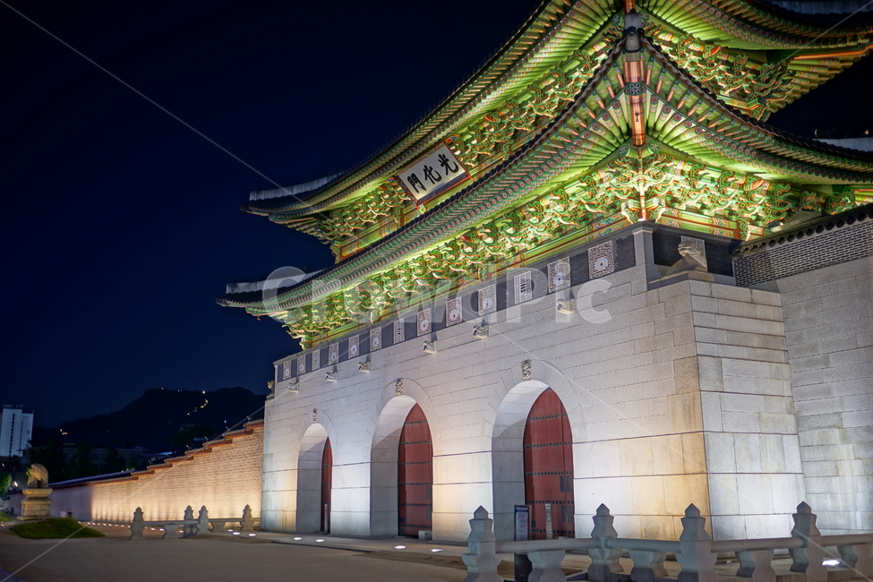 광화문,경복궁,궁궐,궁전,고궁,서울,한국,문화재,종로,종로구,사직로,조선왕조,조선시대,조선,역사,야경,korea,seoul,전통,한옥,성문,한양도성,성벽,캐슬,castle,한국전통,한국문화,서울야경,서울풍경,풍경,nightview,nightscene,nightscape,한국관광지,한국명소,랜드마크,landmark,landscape,culturalassets,culturalproperties,야경,밤,풍경,nightscape,night,landscape,한국전통,한국문화,korean traditional,korean culture,랜드마크,landmark,tourist attraction,한국랜드마크,한국관광지,한국명소,korea landmark,korea tourist attraction,건축물,건물외관,exterior,building,structure,architecture,construction,건물,shrine,신사,pagoda,탑,worship,예배