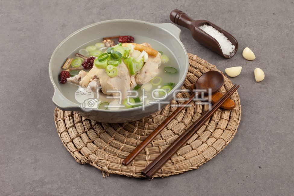 Gospel of Words,Chicken dishes,chicken,Samgyetang,Baeksuk,Malbok,Korean,Korean traditional food,dog day,food,duplication,double gospel meal,meal,Dog day food,Oriental Medicine Samgyetang,Chobok,Oriental medicine boiled rice,TransGospel meal