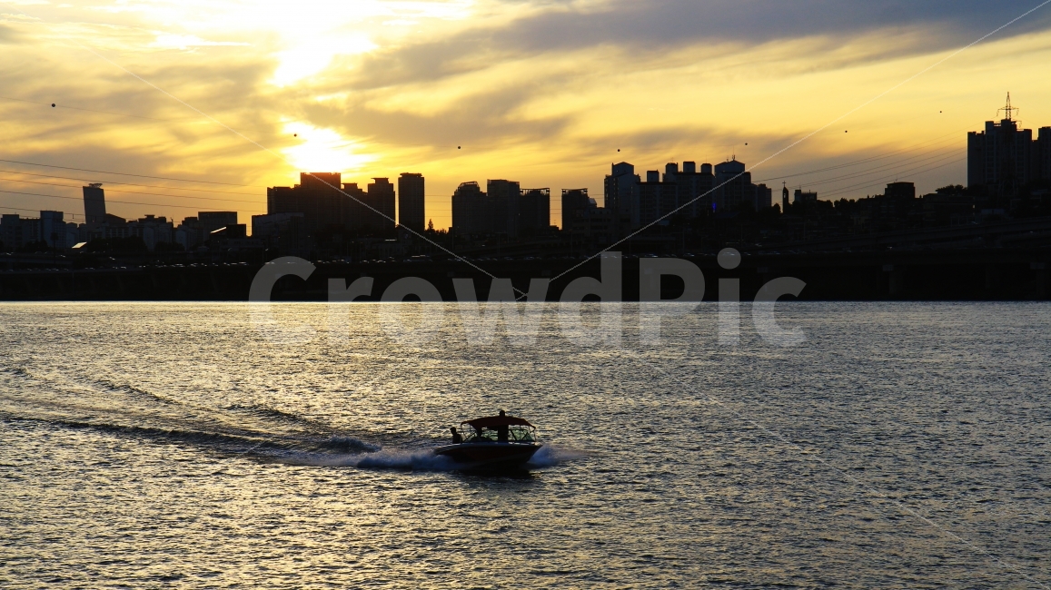 한강,노을,보트,서울,강,sunset,hanriver,river,하늘,구름,seoul,도시,마천루,도시,풍경,city,landscape,교통,교통수단,traffic,transportation,스포츠,레저,운동,sports,leisure,exercise