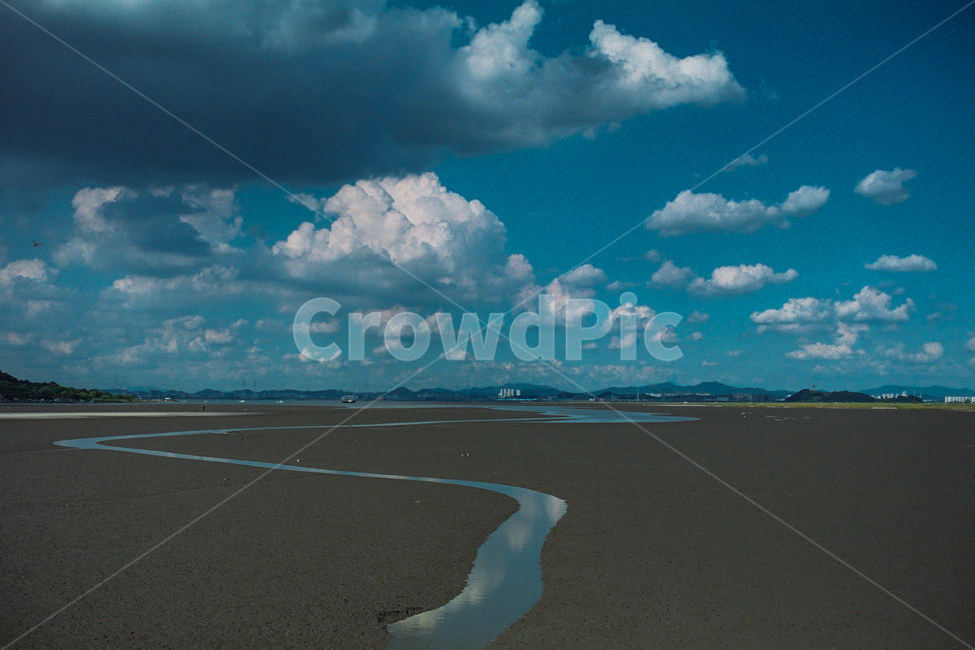 바다,갯벌,갯골,썰물,구름,하늘,바닷물,물길,풍경,자연,nature,outdoors,옥외,weather,날씨,cloud,cumulus,적운,sky,azure sky,푸른 하늘