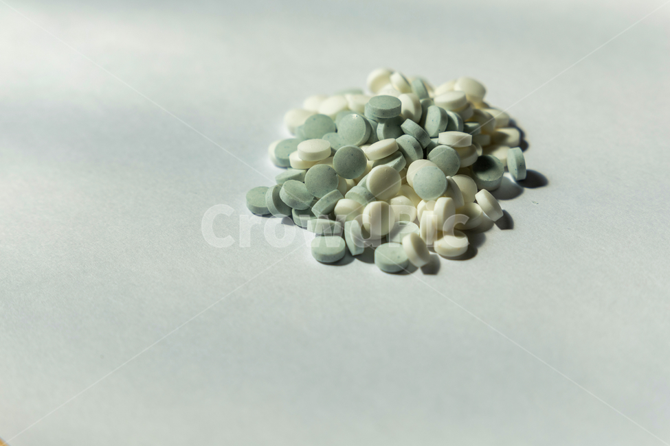 care,closeup,dose,drug,green,health,healthy,illness,medical,medicament,medication,medicine,nutrition,pharmaceutical,pharmacy,pill,prescription,tablet,vitamin,white,약,비타민,알약,캡슐,치료약