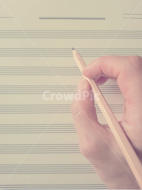 오선지,악보,손,연필,음악,음악공부,작곡,음악이론,music,musicpaper,신체일부,몸,body,손,제스처,표시,손짓,표현,gesture,hand,sign,expression,예술,art,연출,컨셉,콘셉,direction,concept
