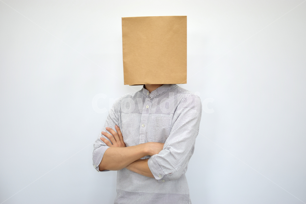 상자,종이,쇼핑백,얼굴,표정,제스처,모션,옷,남자,남성,사업,비즈니스,비지니스,소셜,왕따,친구,상사,직장,사회,종이얼굴,표현,의사소통,기업,국민,스트레스,손,팔,사람,인물,인간,human,person,연출,컨셉,콘셉,direction,concept