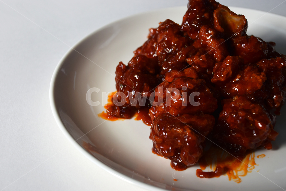 치킨,통닭,닭고기,배달음식,음식,요리,양념치킨,닭,야식,튀김,파티,잔치,양념,후라이드,매운,매운맛,음식,식재료,요리,food,cook,meal,dishes,food reserves,육류,고기,meat