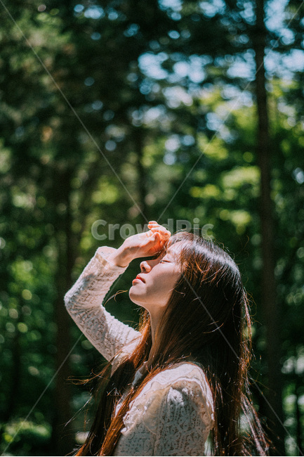 옆모습,자연,손,긴머리,원피스,숲,나무,healing,여유,사색,감성,sensible,휴식,rest,소녀,여자,woman,girl,alone,lady,nature,화이트,여성,forest,tree,의상,style,햇살,광합성,사람,인물,인간,human,person,여성,여자,woman,female,lady,감성,sensible,feeling,휴식,힐링,rest,relaxation,healing
