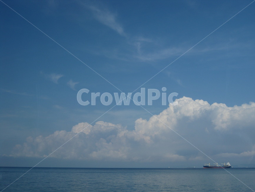 outdoors,자연,nature,야외,하늘,배,화물선,구름,흰색,white,blue,boat,ship,cloud,푸른하늘,cumulus,적운,페리,여객선