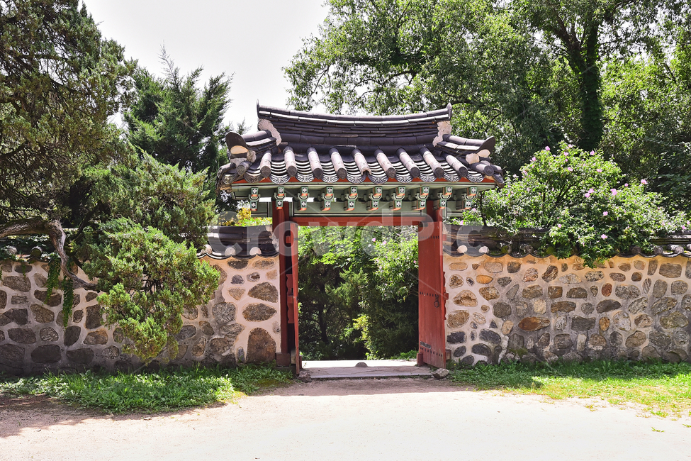 한국전통,남한산성,유네스코,기와지붕,역사,traditional,background,unesco,세계문화유산,culture,건축물,전통양식,worldheritage,building,structure,단청,처마,관광지,명소,경기도,history,전통패턴,배경,바탕,백그라운드,대문,출입문,돌담,울타리,통로,namhansanseongprovincialpark,조선시대,역사유물,기념물,건축양식,korean,옥외,outdoors,gate,문,한국전통,한국문화,korean traditional,korean culture