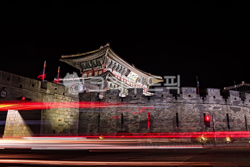 night view,door,world cultural heritage,Janganmun Gate,long exposure,Traffic Light,Suwon Hwaseong Fortress,Suwon,Suwon night view,trajectory