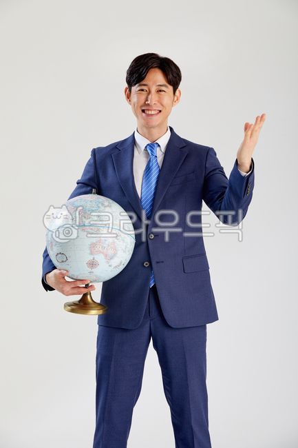 young businessman,assistant manager,office,Asian,Global,sales,globalbusiness,smile,executive,tie,white,global business,businessman,deputy,work,office worker,formal,1st place,1person,globe,dream,success,person,30s,suit,job,male,best,global,cool young man,i