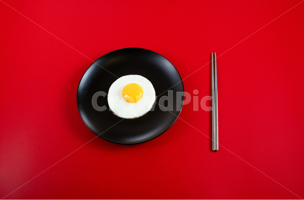 계란,후라이,젓가락,접시,검정,빨강,단백질,음식,푸드,동그라미,egg,friedegg,음식,식재료,요리,food,cook,meal,dishes,food reserves