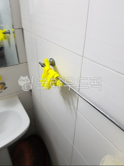 home repairs,bathroom accessories,towel rack,bathroom,restroom