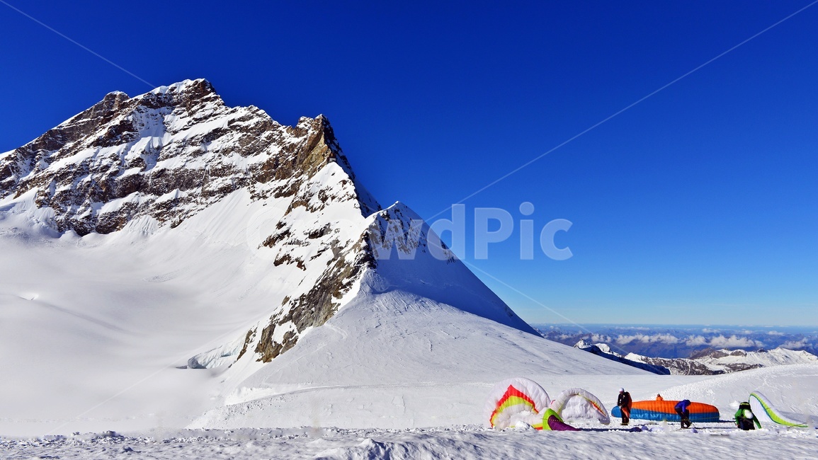스위스,융푸라우,설경,융푸라우설경,산,nature,자연,outdoors,옥외,경치,경관,풍경,mountain,ice,mountainrange,산맥,person,사람,human,인간,snow,눈,glacier,빙하,행글라이더,겨울,계절,winter,season,자연,풍경,nature,landscape