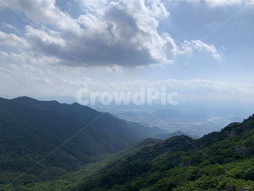 산,mountain,산정상,나무,하늘,구름,꼭대기