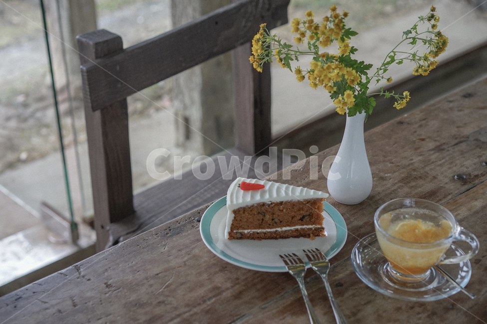 케이크,디저트,음료,차,카페,테이블,음식,식재료,요리,food,cook,meal,dishes,food reserves,디저트,간식,후식,dessert,snack,커피,카페,coffee,cafe,감성,sensible,feeling