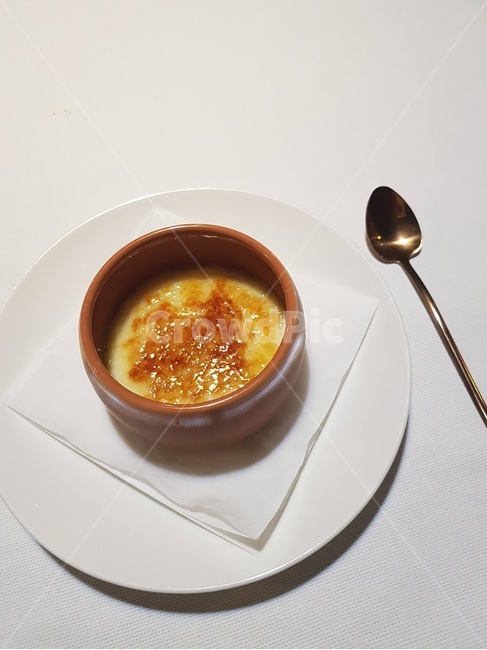 크림브륄레,디저트,food,음식,spoon,숟가락,desert