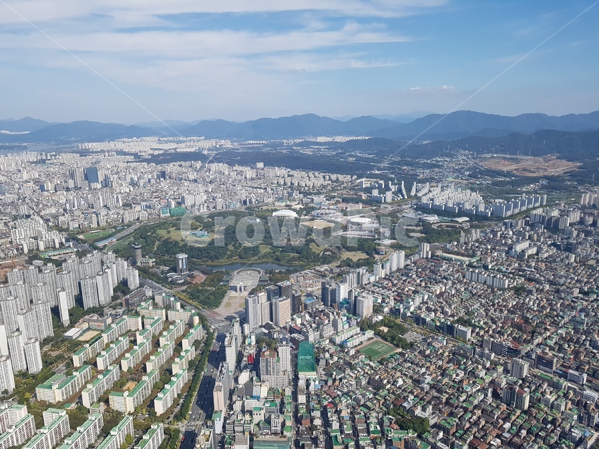 롯데타워,서울,시내,한강,서울시내,경치,전경,전망,타워,랜드마크,tower,전망대,서울스카이,제2롯데월드,건축물,스카이워크,아파트,하늘,도시,호수,도시,풍경,city,landscape,한국도시풍경,한국도시경관,korea cityscape