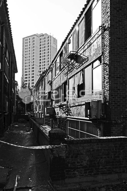 redevelopment,Naeseonla District,Uiwang city,redevelopment district,Multifamily housing,Demolition,abandoned house,house,multigenerational housing,Grayscale