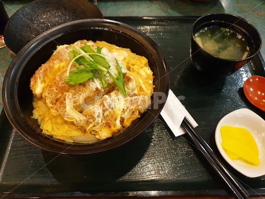 한끼식사,덮밥,돈카츠덮밥,가츠동,일본,일본식,미소된장,돈가스,푸드,일상식,일식,밥,점심,일인분,1인분,음식,식재료,요리,food,cook,meal,dishes,food reserves,일식,일본음식,일본요리,Japanese food,Japanese dishes,Japanese meal,Japanese cook