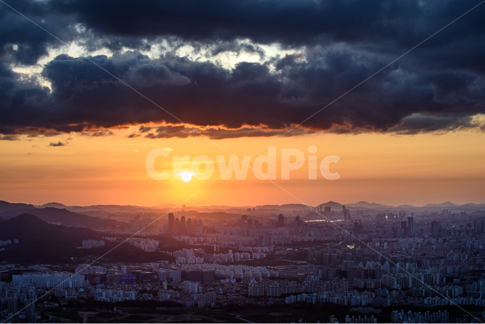 서울,야경,건물,도심,도시,노을,석양,일몰,구름,밤,풍경,sunset,sky,cloud,seoul,night,nightview,도시,풍경,city,landscape,한국도시풍경,한국도시경관,korea cityscape,nature,자연,outdoors,옥외,dawn,새벽,red sky,붉은 하늘,dusk,황혼,하늘