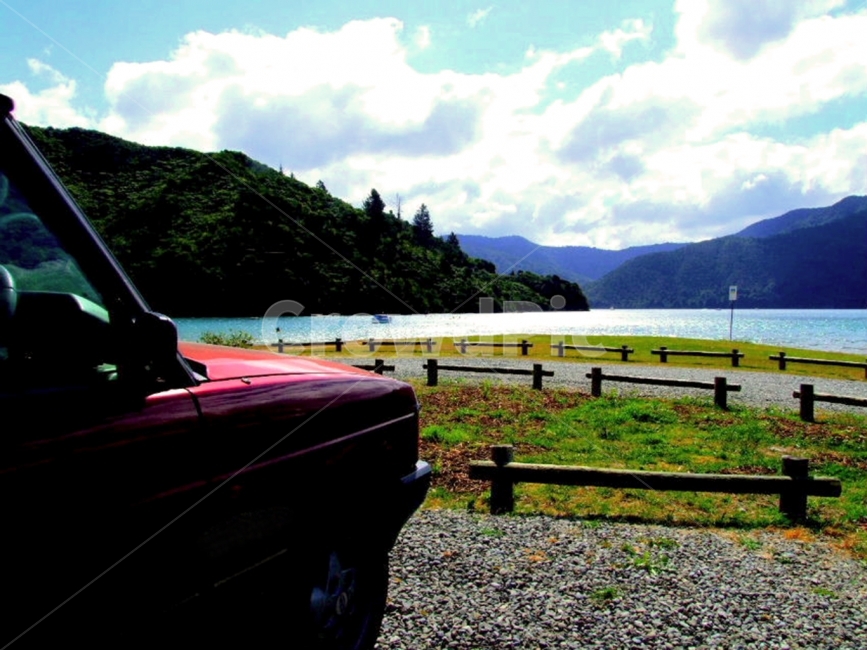 강,강가,자동차,차,산책로,구름,하늘,산,나무,섬,river,riverside,car,walk,island,mountain,tree,trees,sea,ocean,sky,cloud,background,풍경,풍경사진,scene,view,푸른,초록,green,sunny,맑은,날씨,weather,배경,배경사진,배경화면,평화로운,분위기,차분한,차분함,평화로움,atmosphere,calm,peaceful,tranquil,still,감성사진,ambience,여행,휴가,traveling,vacation,trip,교통,교통수단,traffic,transportation