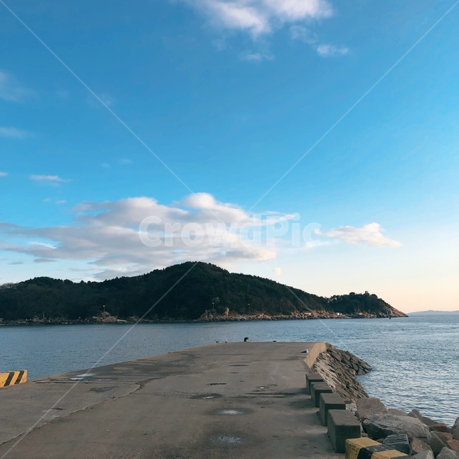 바다,배경,산,하늘,색감,자연,풍경,nature,landscape,water,물,promontory,곶,ocean,대양,outdoors,옥외,sea,shoreline,해안선,land,땅