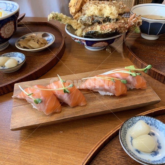 일식,요리,음식,텐동,초밥,연어,덮밥,밥,사케동,연어덮밥,연어초밥,가정식,연어요리,연어장