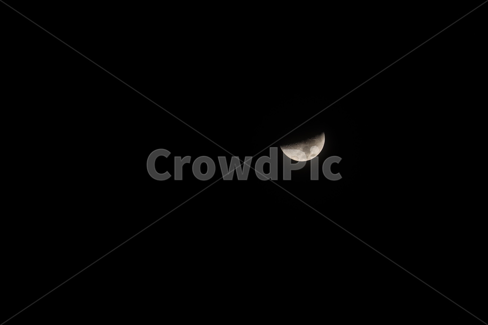 nature,자연,universe,우주,night,밤,moon,달,space,천문학,감성,반달,어둠