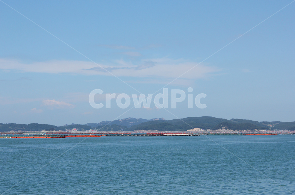 하늘,스카이,바다,파랑,블루,파란색,남해바다,남해,섬,산,먼산,해안가,바닷가,자연,풍경,어촌,양식장,양식업,양식