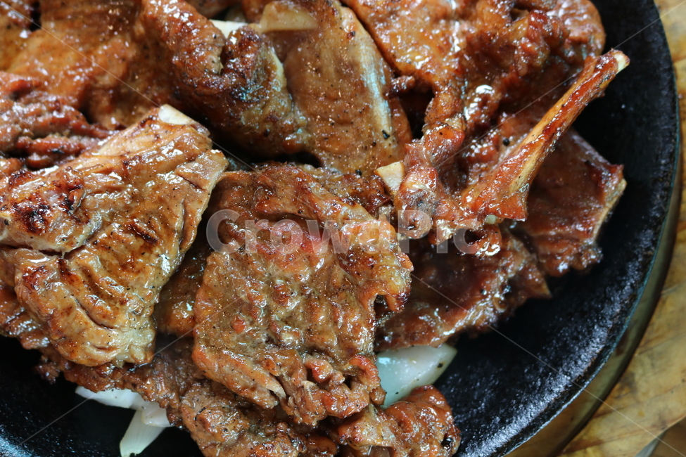 돼지갈비,갈비,양념갈비,고기,식사,육류,육식,음식,푸드,먹거리,한식,맛집,돼지고기,요리,한국음식,한국요리,food,cook,dishes,foodreserves,koreanfood,meat,koreandishes,koreanmeal,koreancook,음식,식재료,요리,food,cook,meal,dishes,food reserves,육류,고기,meat